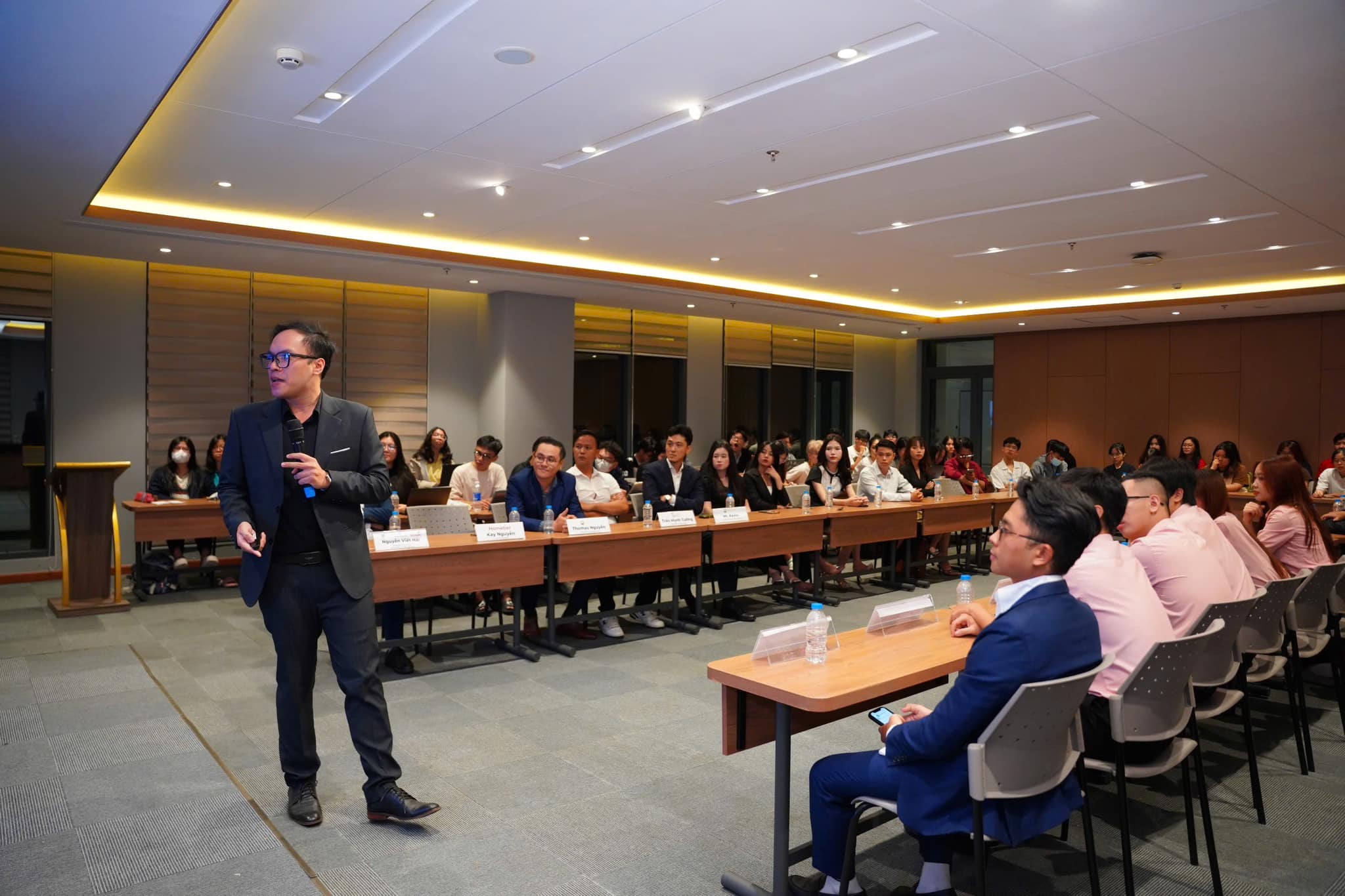 Kay Nguyễn Thanh Luận tại Đại học Kinh tế TpHCM