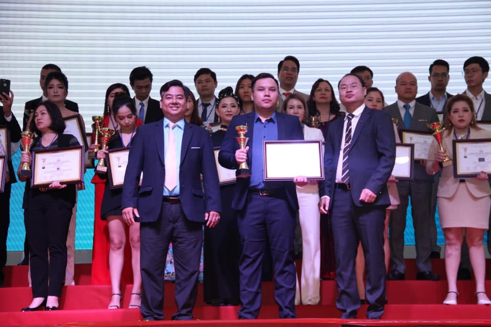 Kay Nguyễn Thanh Luận nhận giải thưởng doanh nghiệp năm 2018