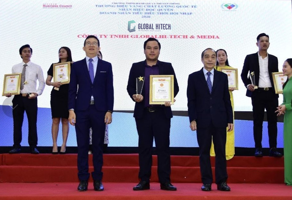 Kay Nguyễn Thanh Luận nhận giải thưởng doanh nghiệp năm 2019