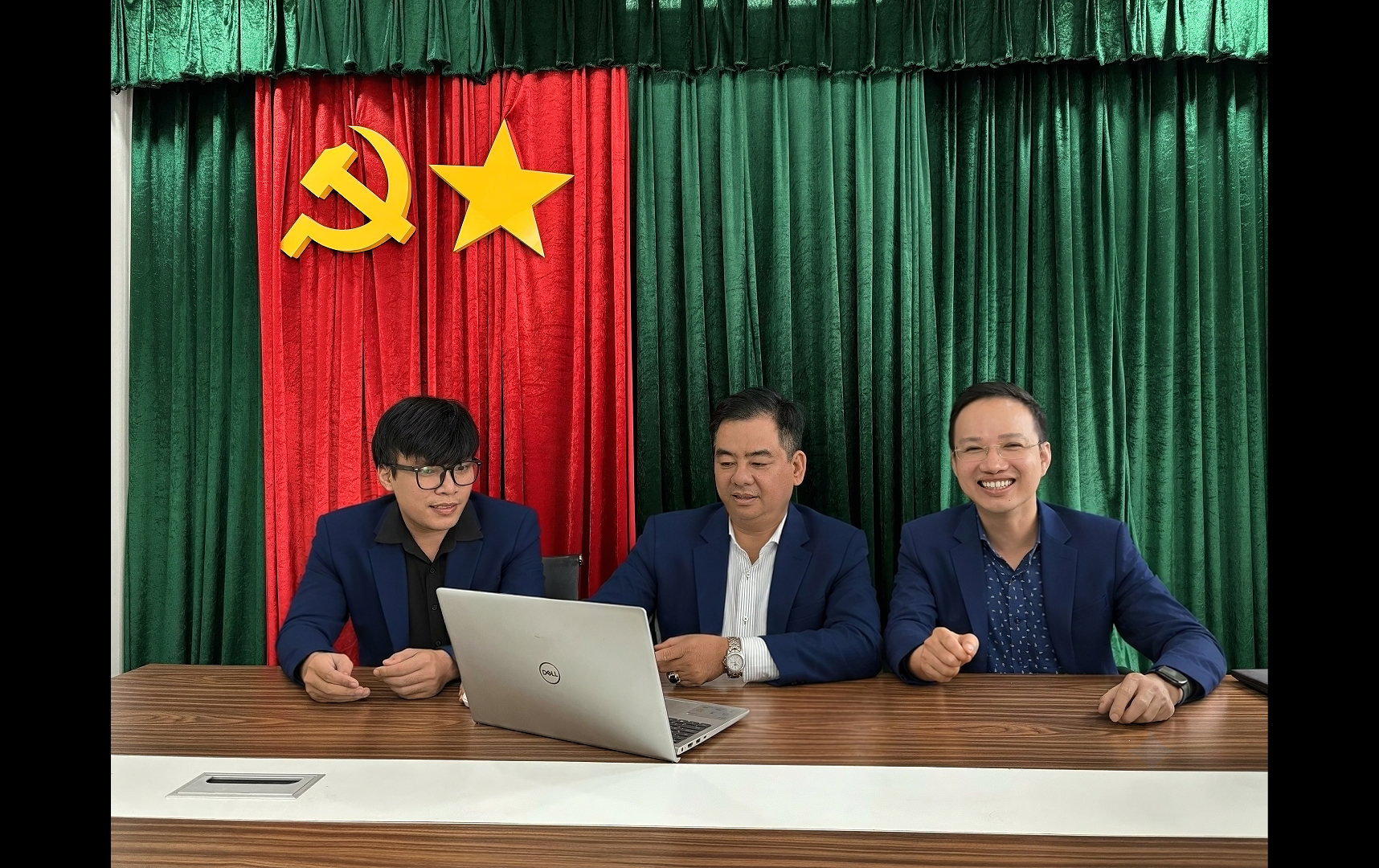 nguyễn văn sự ai cùng ts thái lâm toàn, nguyễn thanh luận họp khởi động dự án AI Campus Tour