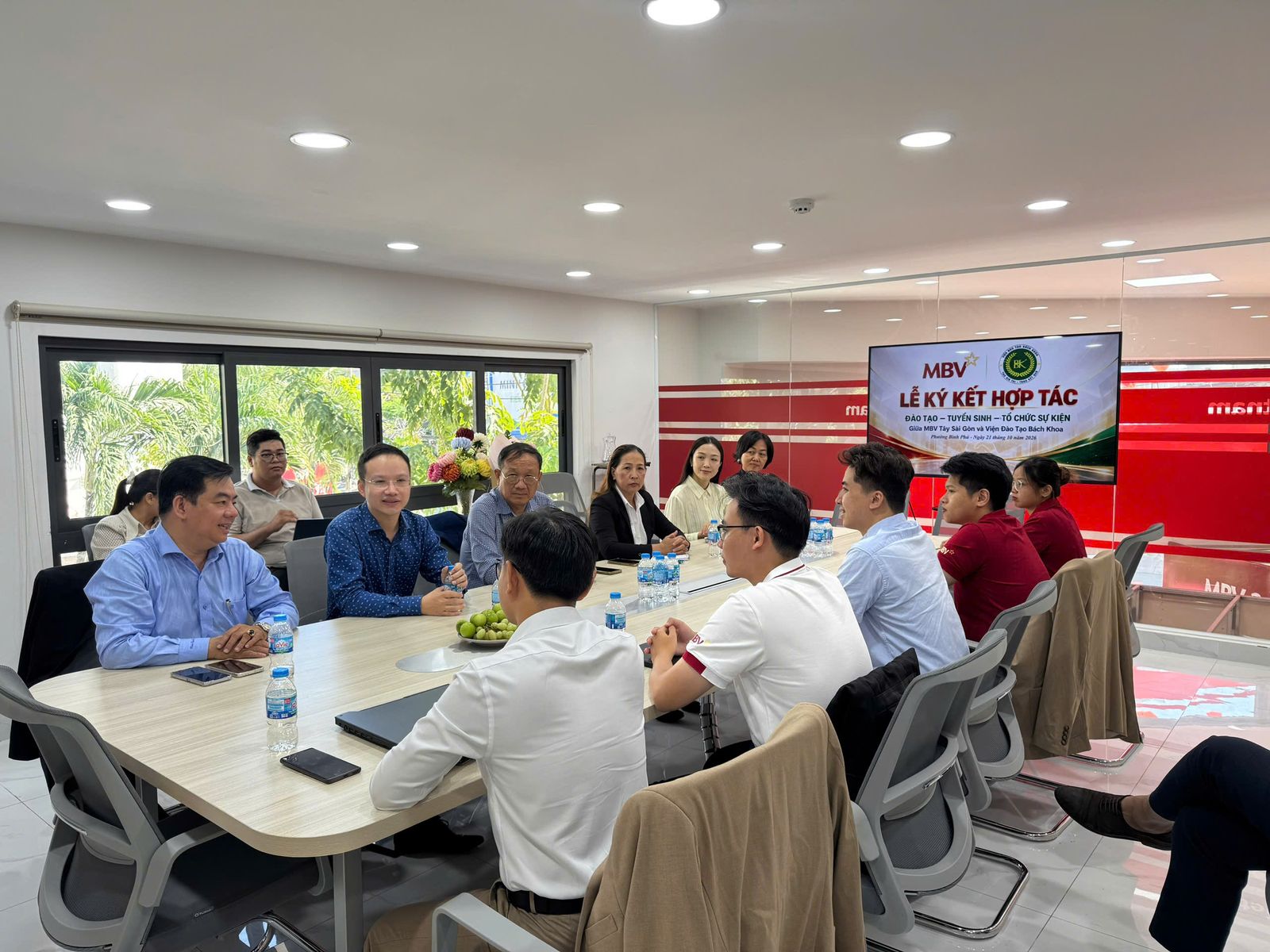 Đại biểu MBV và Viện Đào Tạo Bách Khoa tham dự lễ ký kết hợp tác ngày 21/10/2026